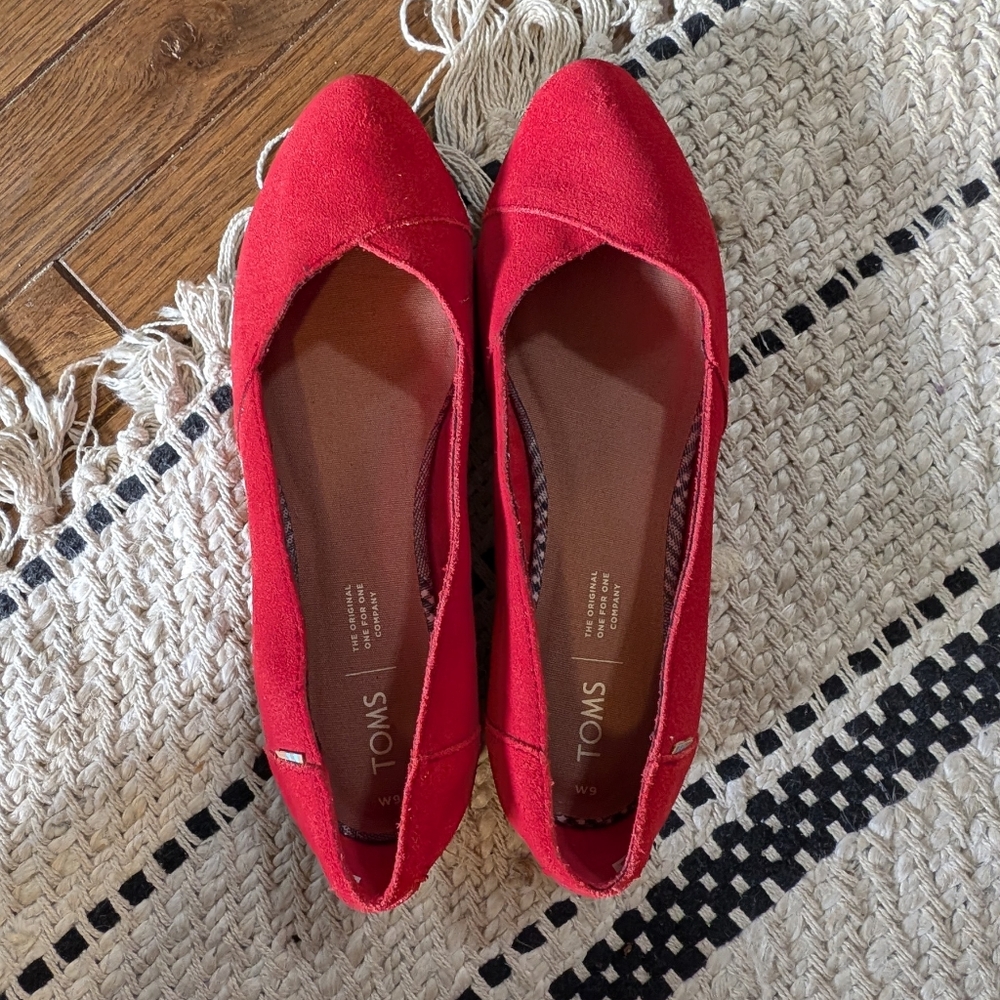 Women's Toms Red Flats
